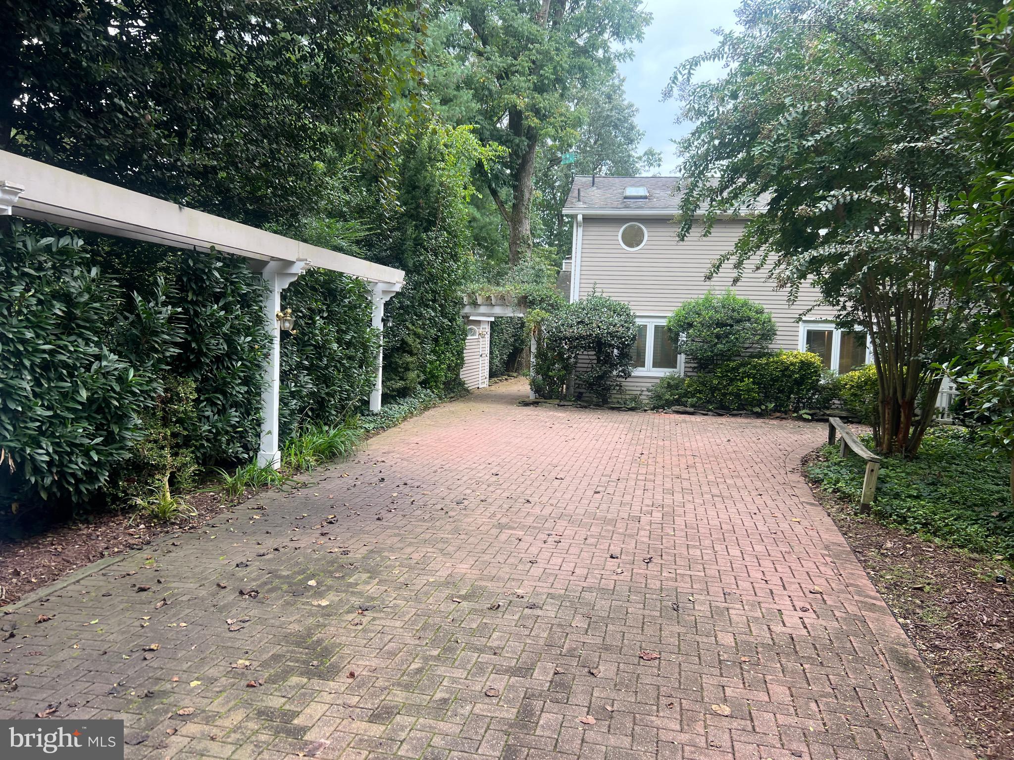 EDGEWATER BEACH - Residential