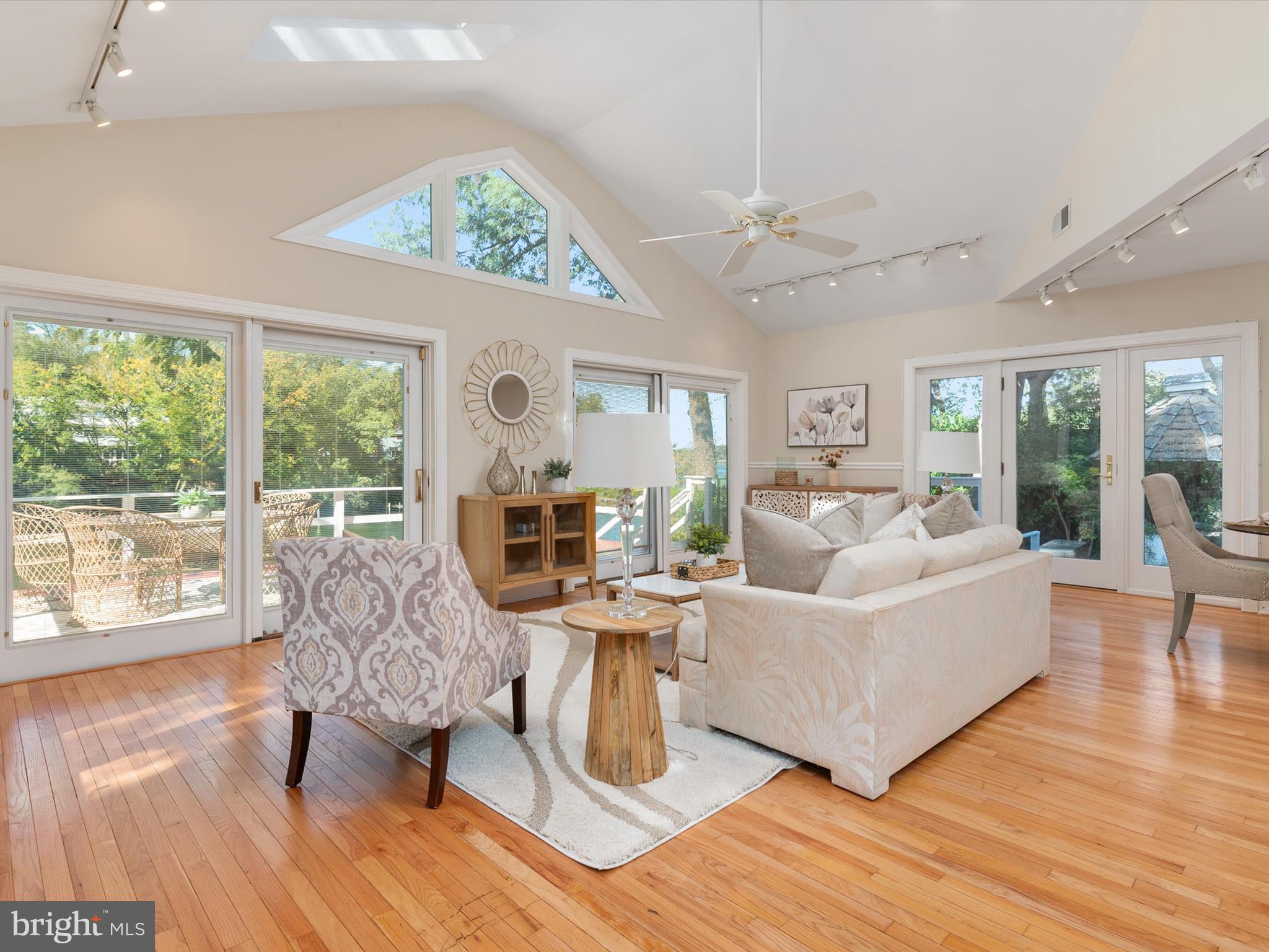 EDGEWATER BEACH - Residential