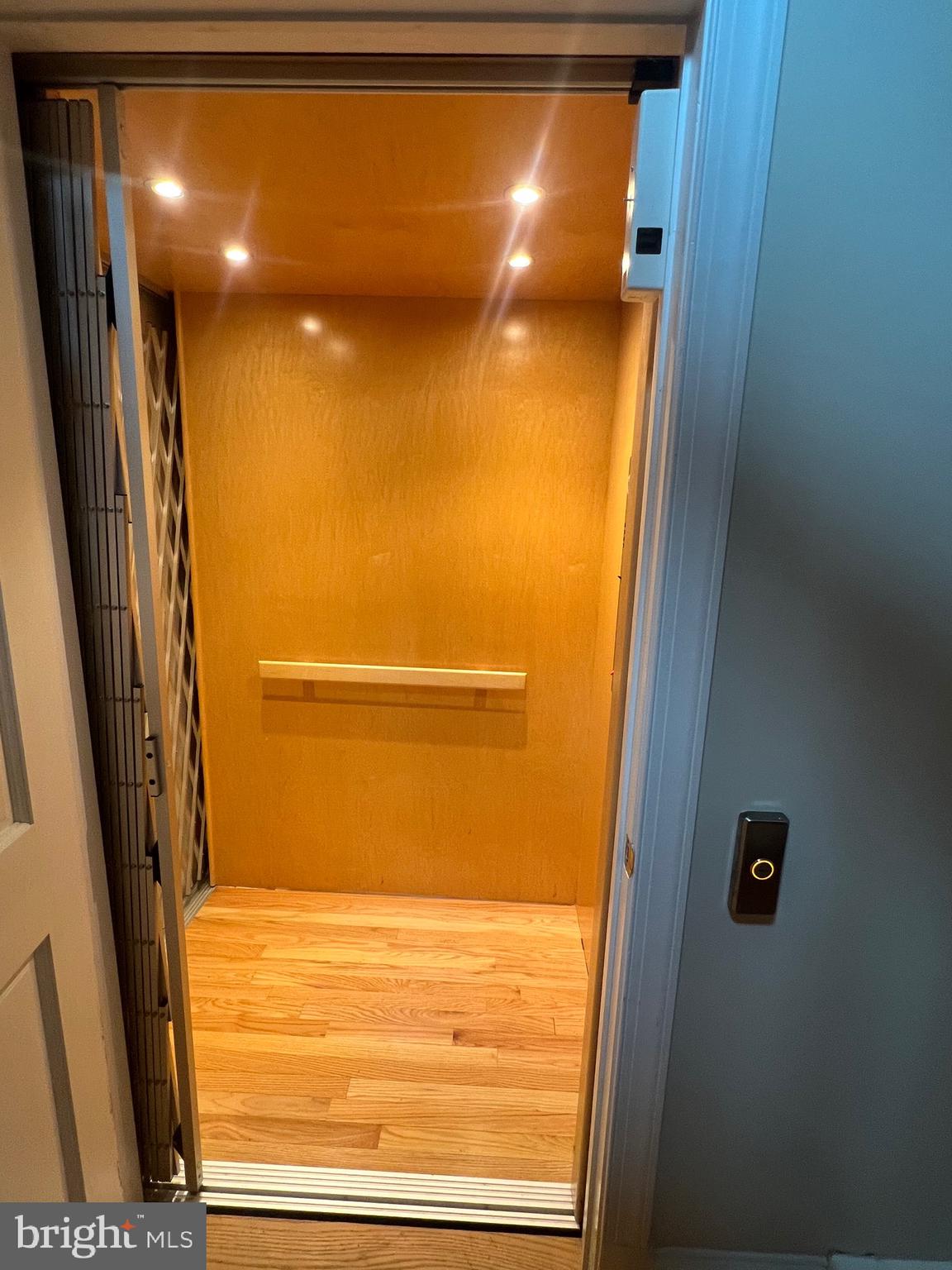 EDGEWATER BEACH - Residential