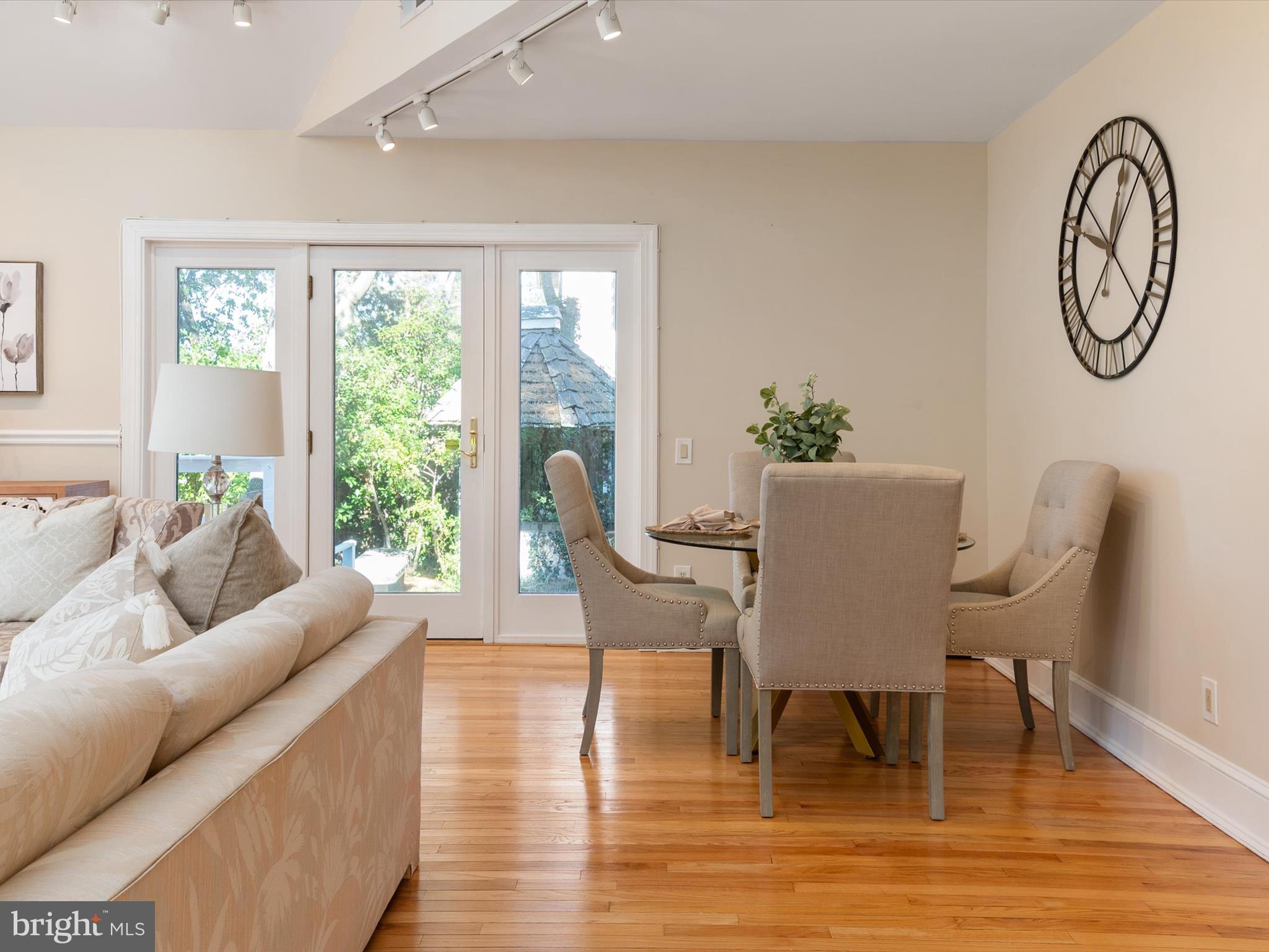 EDGEWATER BEACH - Residential