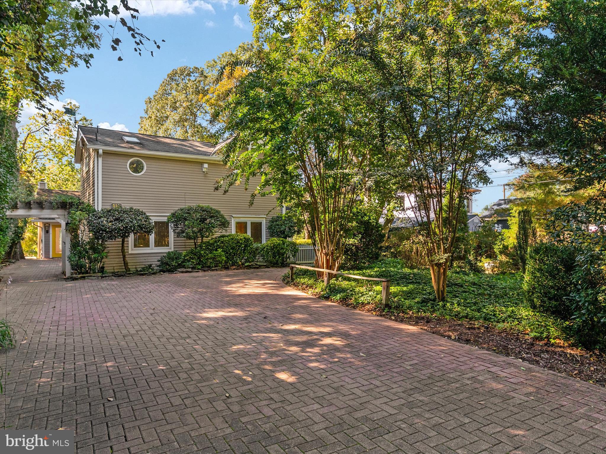 EDGEWATER BEACH - Residential