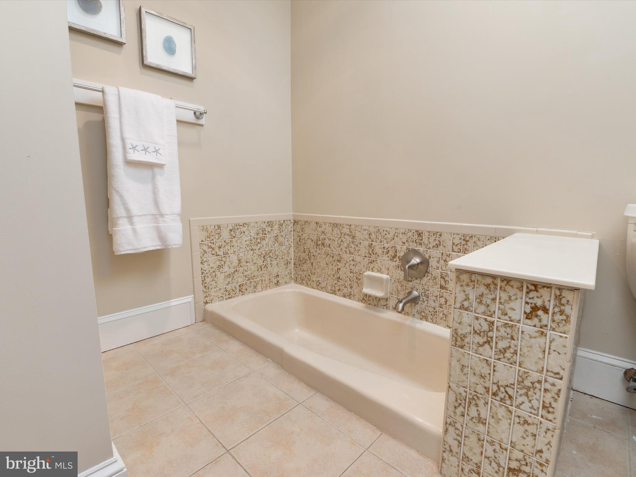 EDGEWATER BEACH - Residential