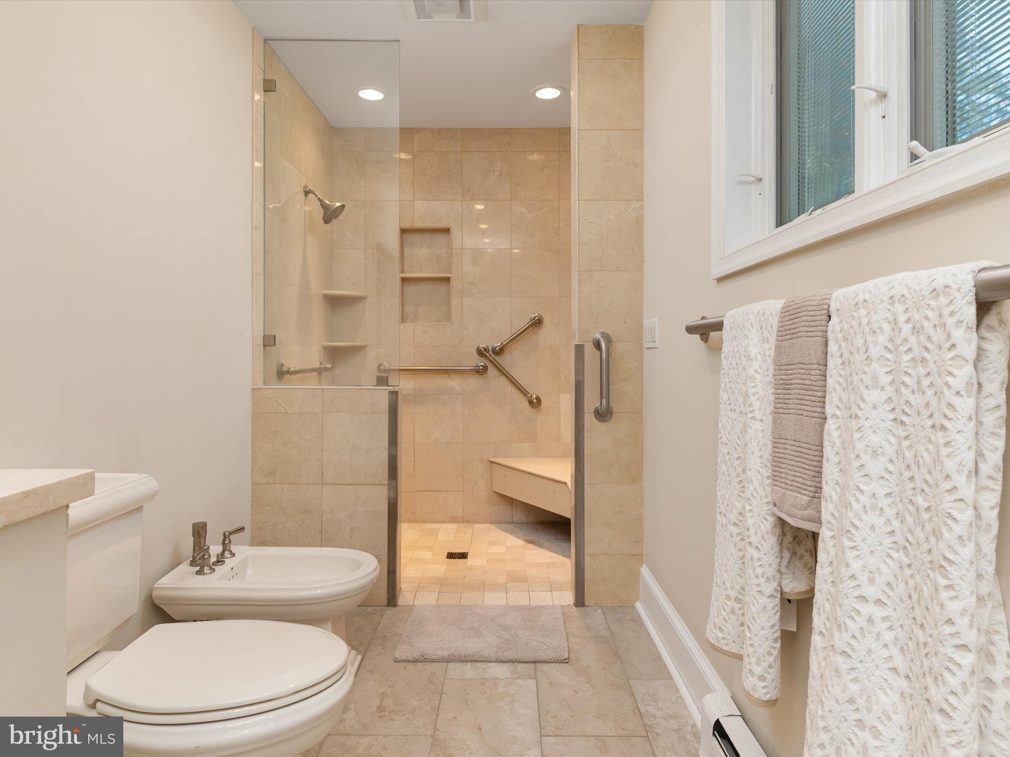 EDGEWATER BEACH - Residential