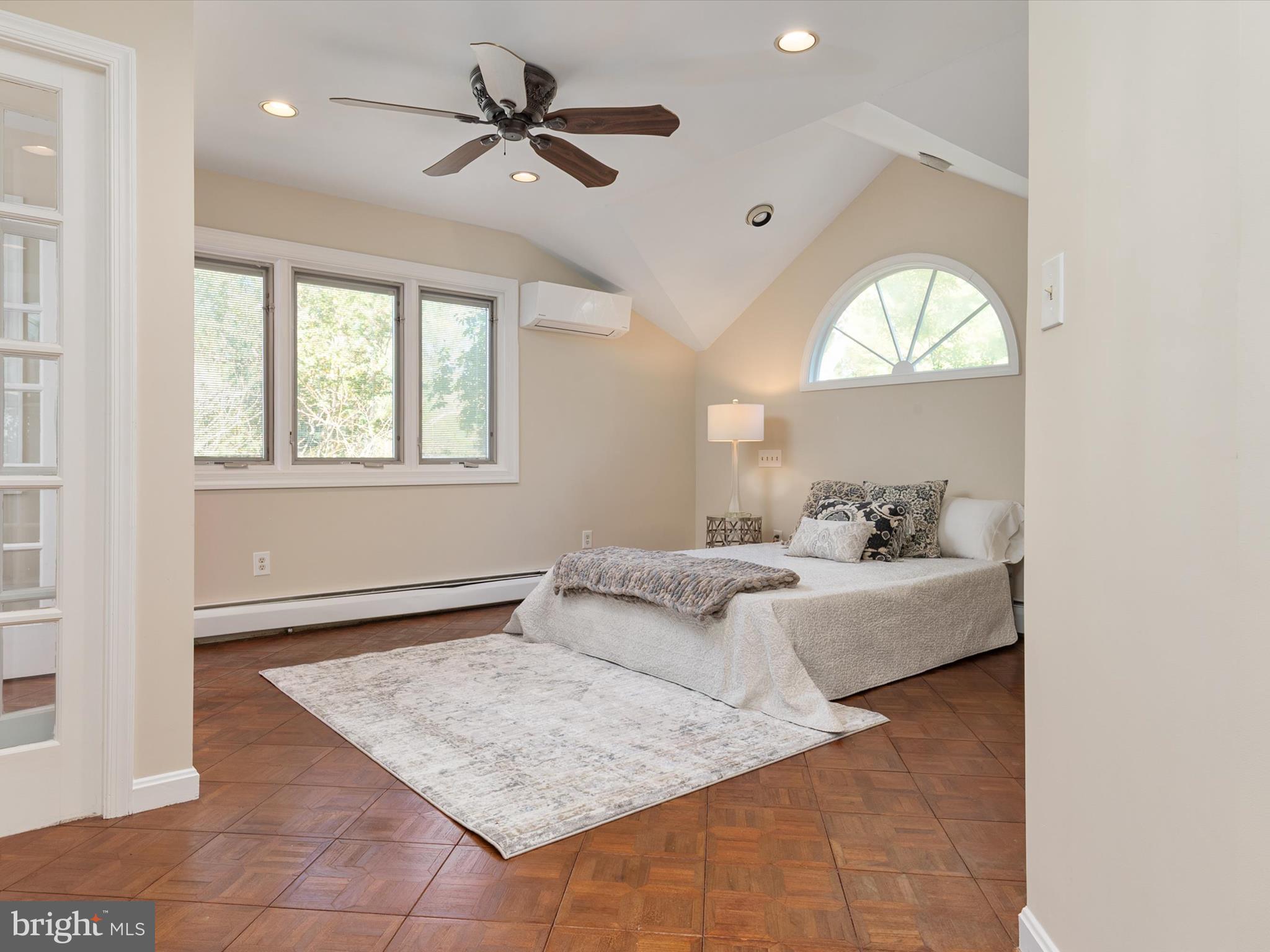 EDGEWATER BEACH - Residential