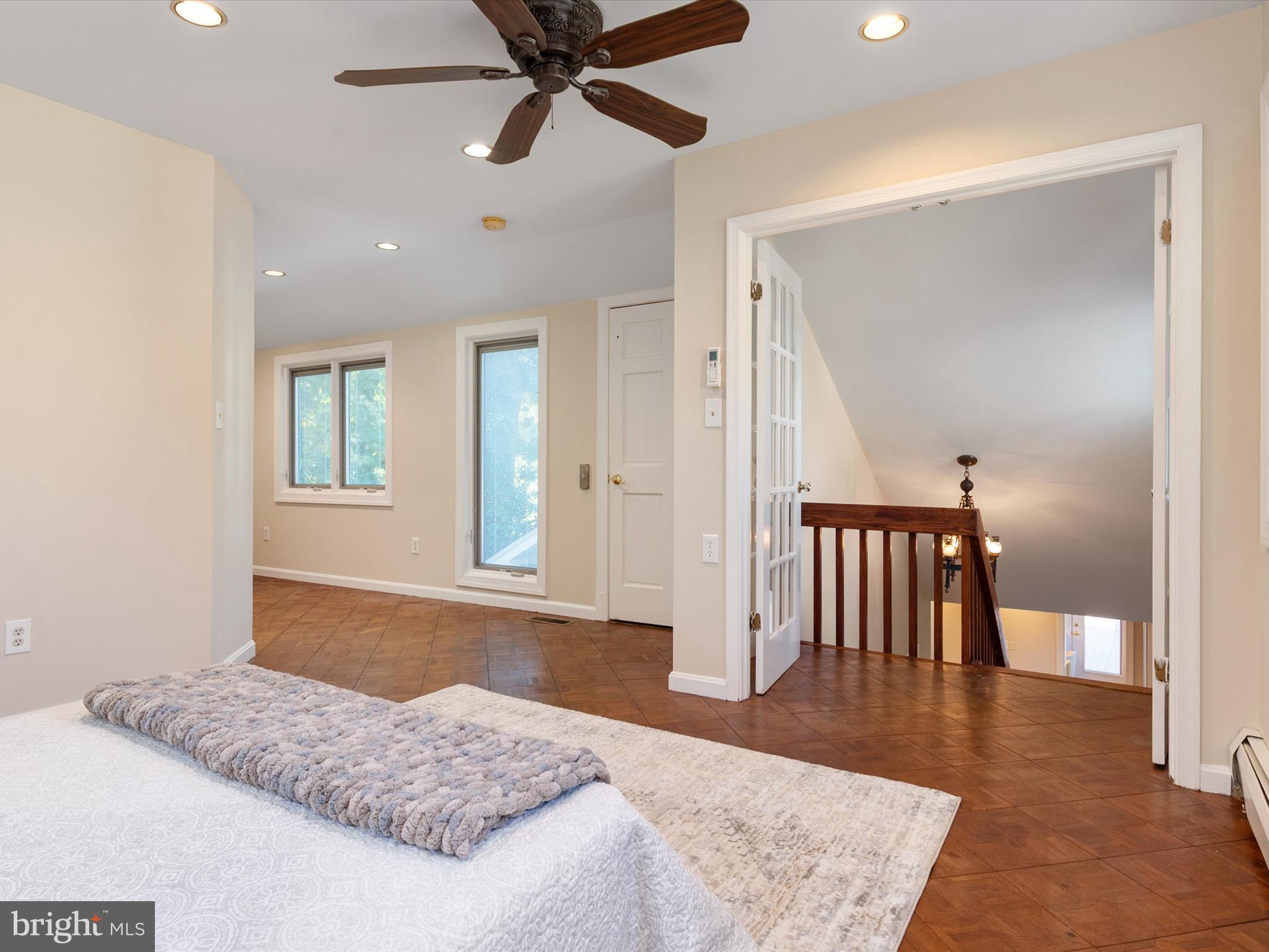 EDGEWATER BEACH - Residential