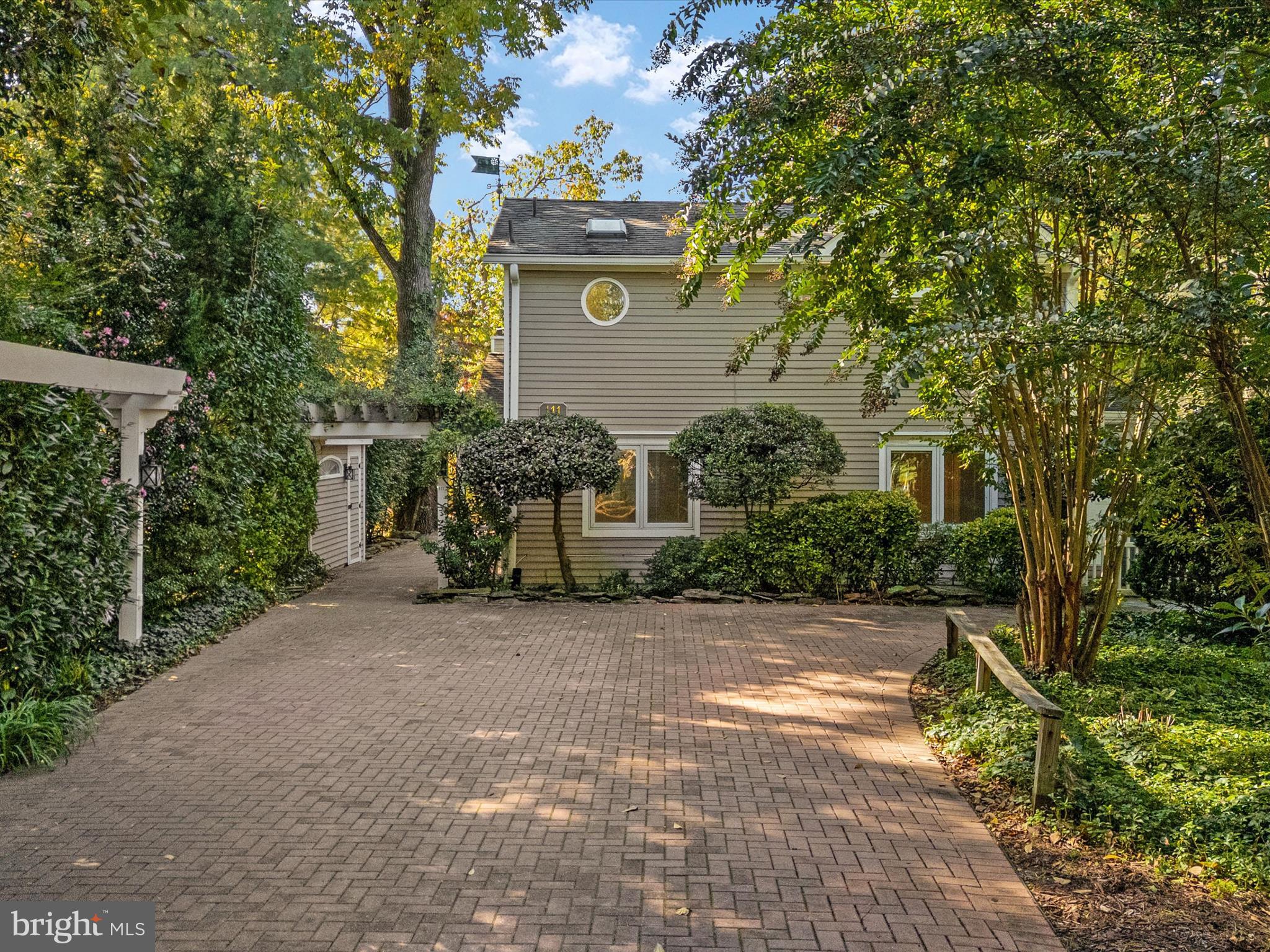 EDGEWATER BEACH - Residential