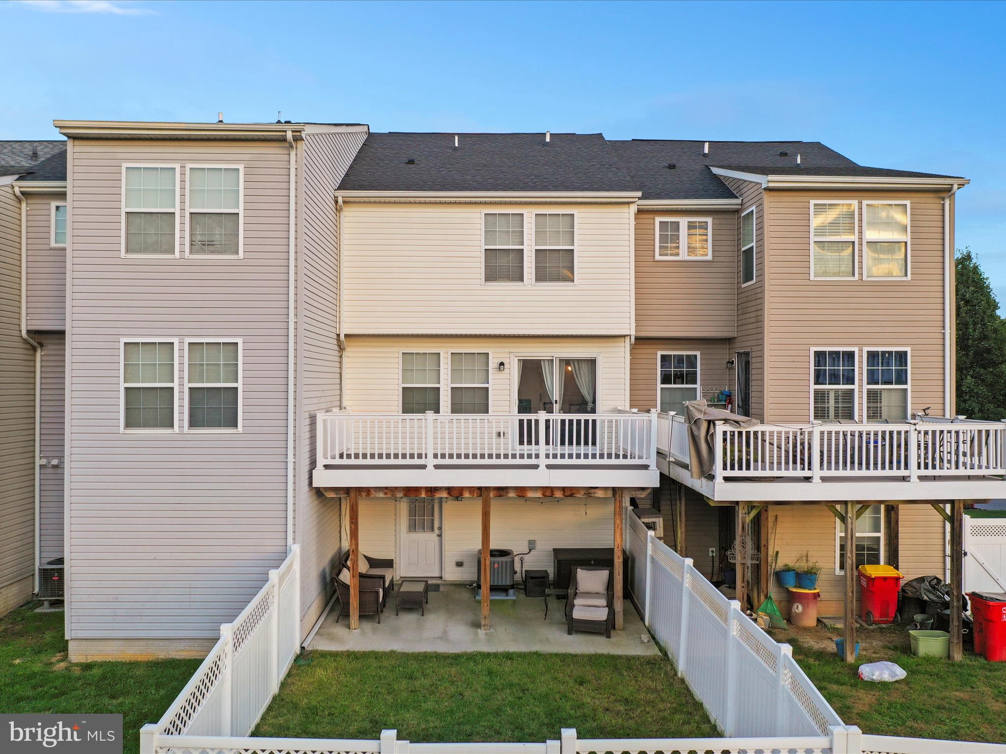 LAKELAND PLACE - Residential