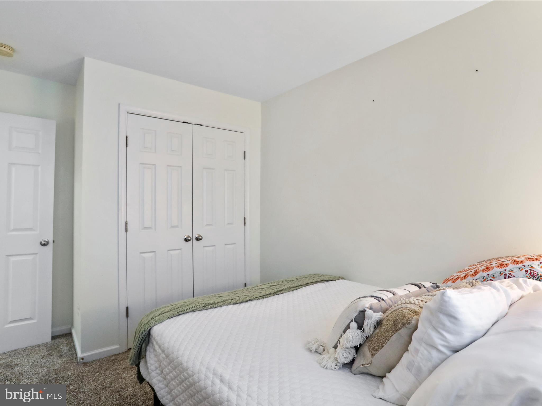 LAKELAND PLACE - Residential