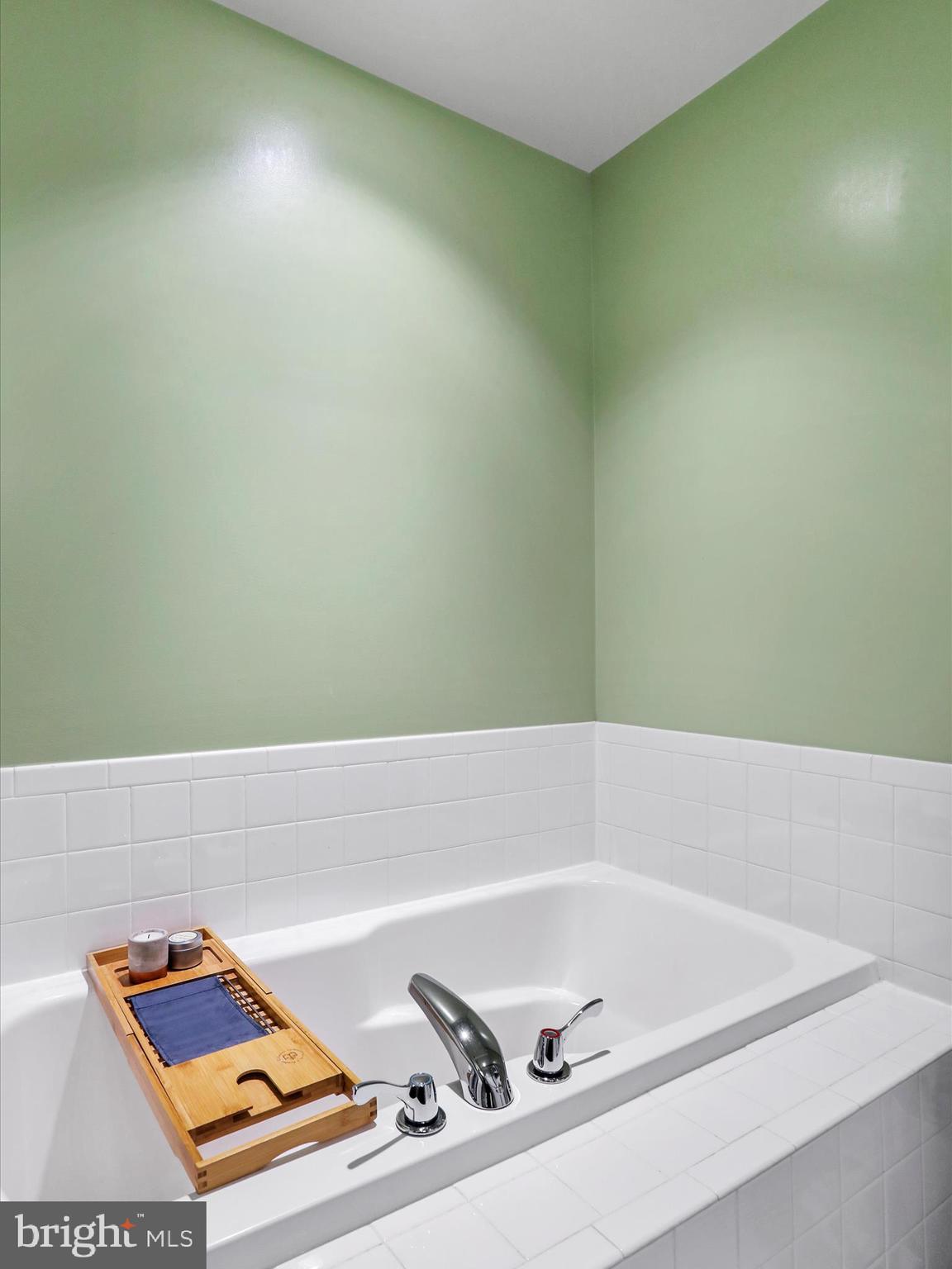 LAKELAND PLACE - Residential