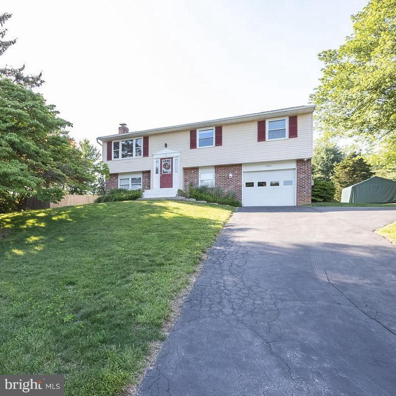 1902 ESCOURT DRIVE