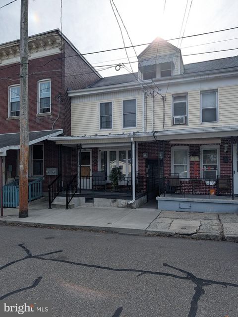 Photo of 126 N Morris Street, SAINT CLAIR, PA 17970 (MLS # PASK2023700) Photo of 126 N Morris Street, SAINT CLAIR, PA 17970 (MLS # PASK2023700)