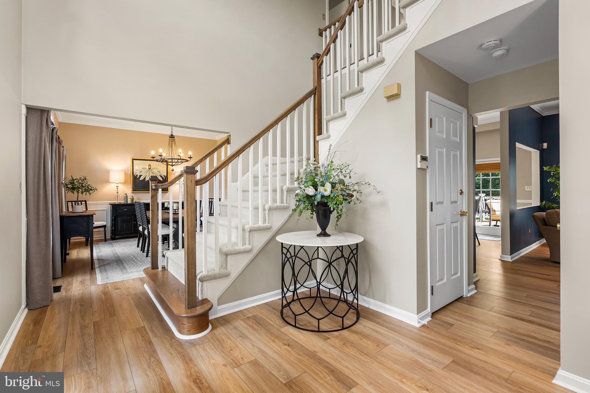 7 MANOR KNOLL COURT