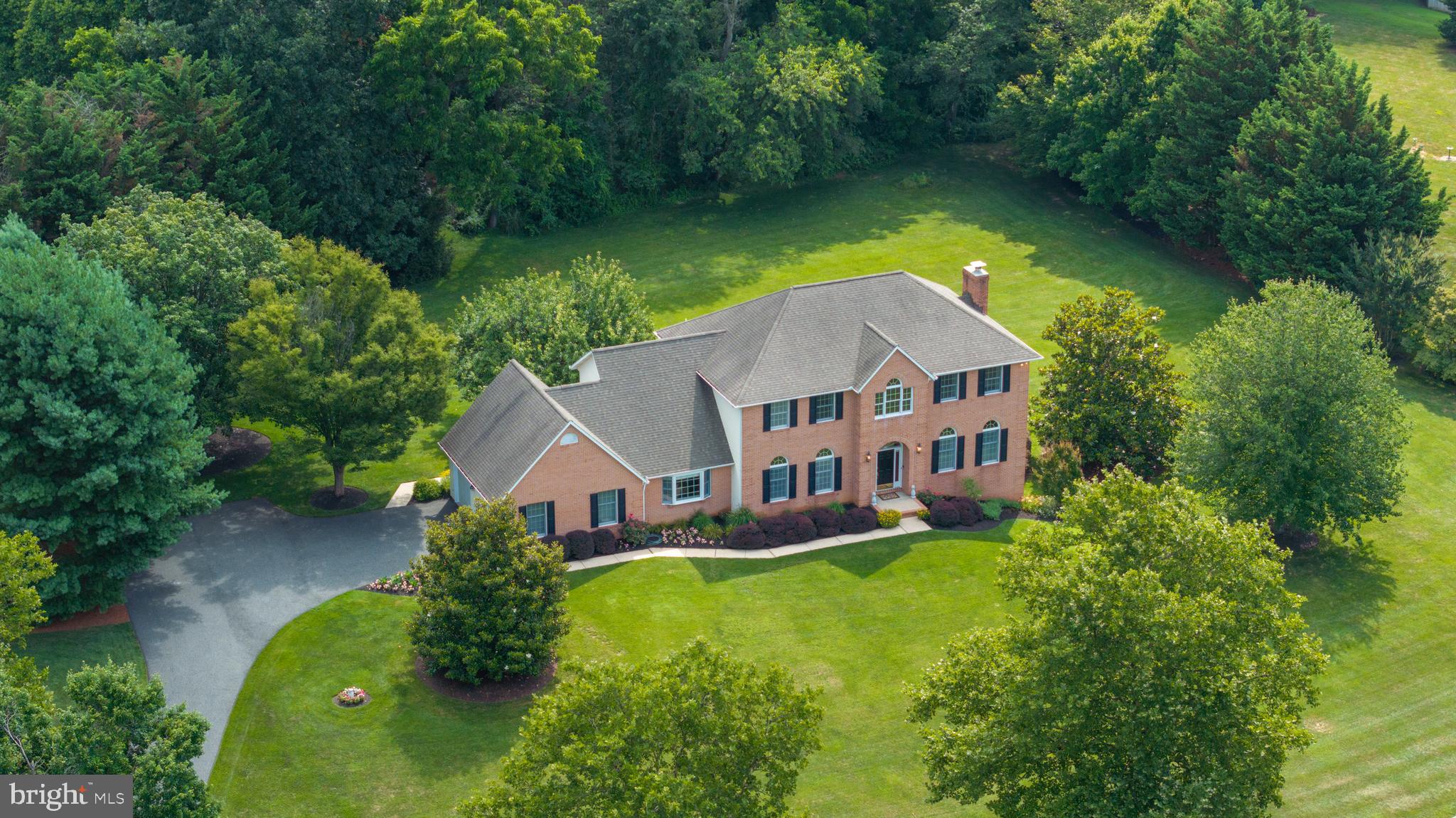 7 MANOR KNOLL COURT
