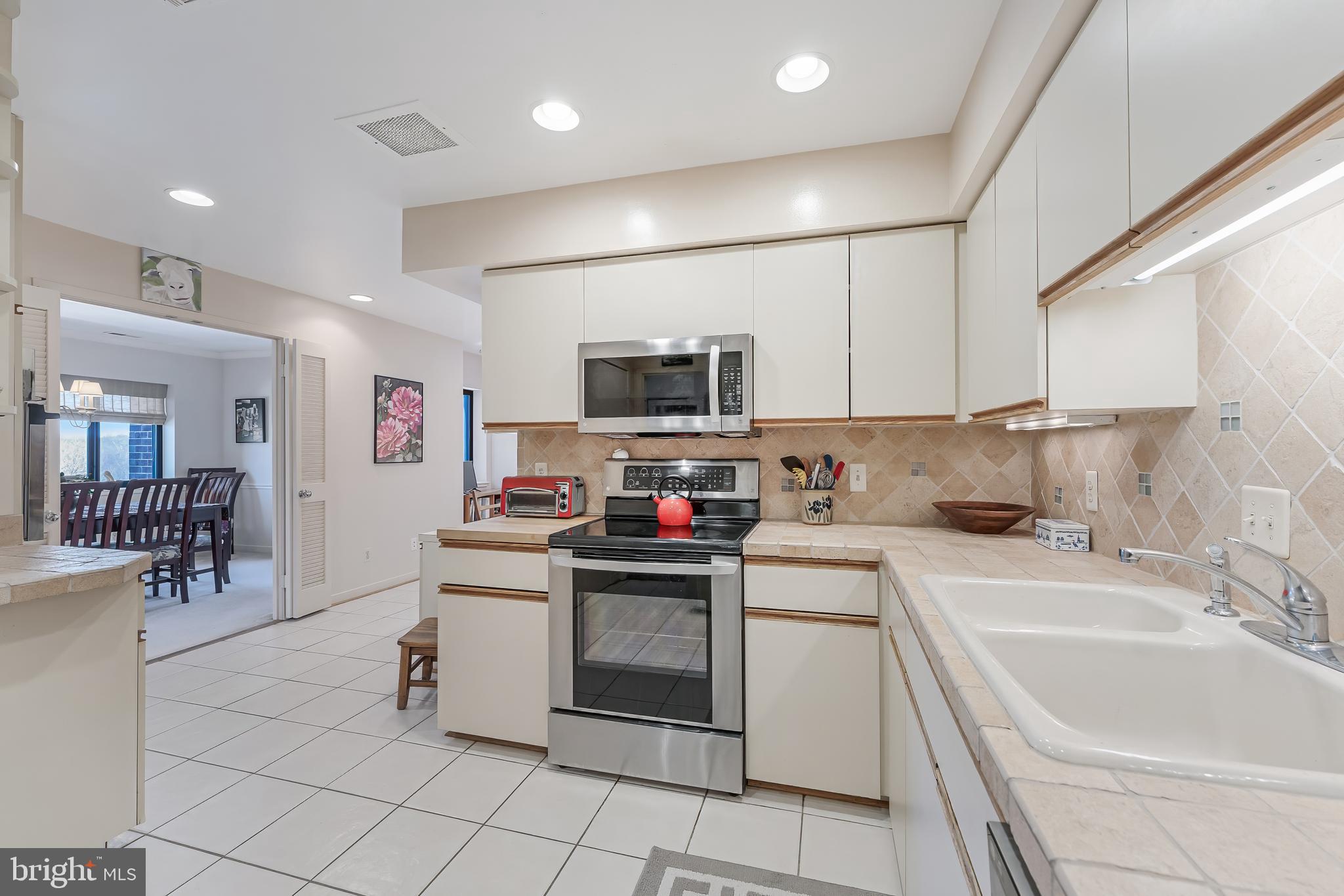 WATERFORD SQUARE - Residential