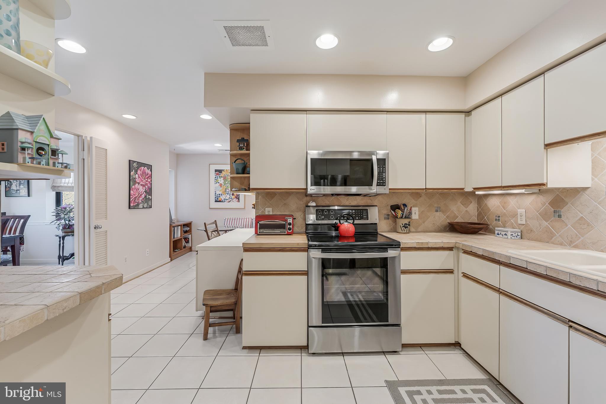 WATERFORD SQUARE - Residential