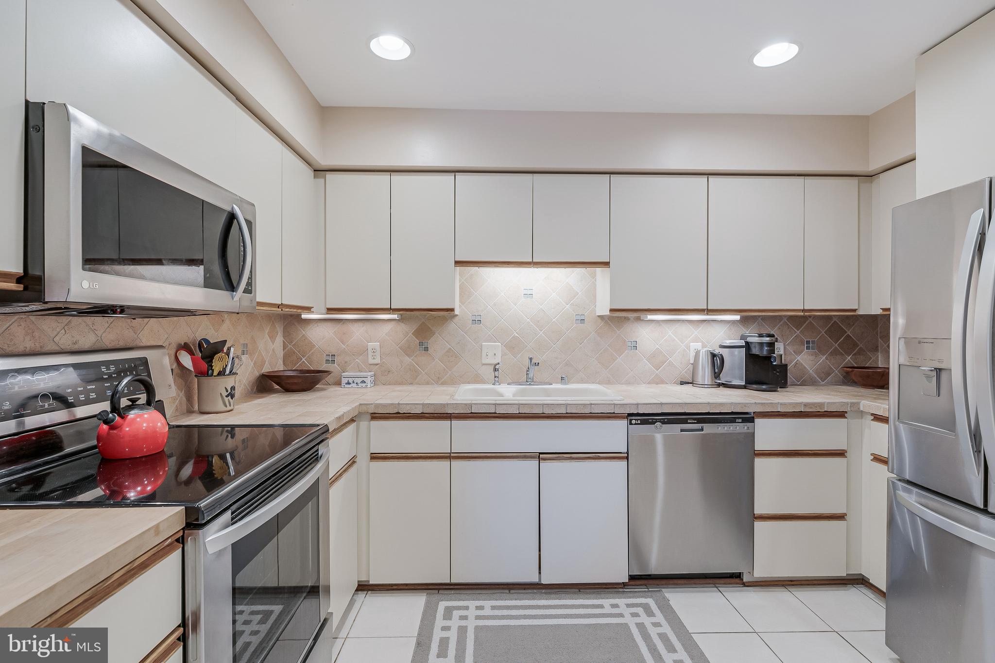 WATERFORD SQUARE - Residential