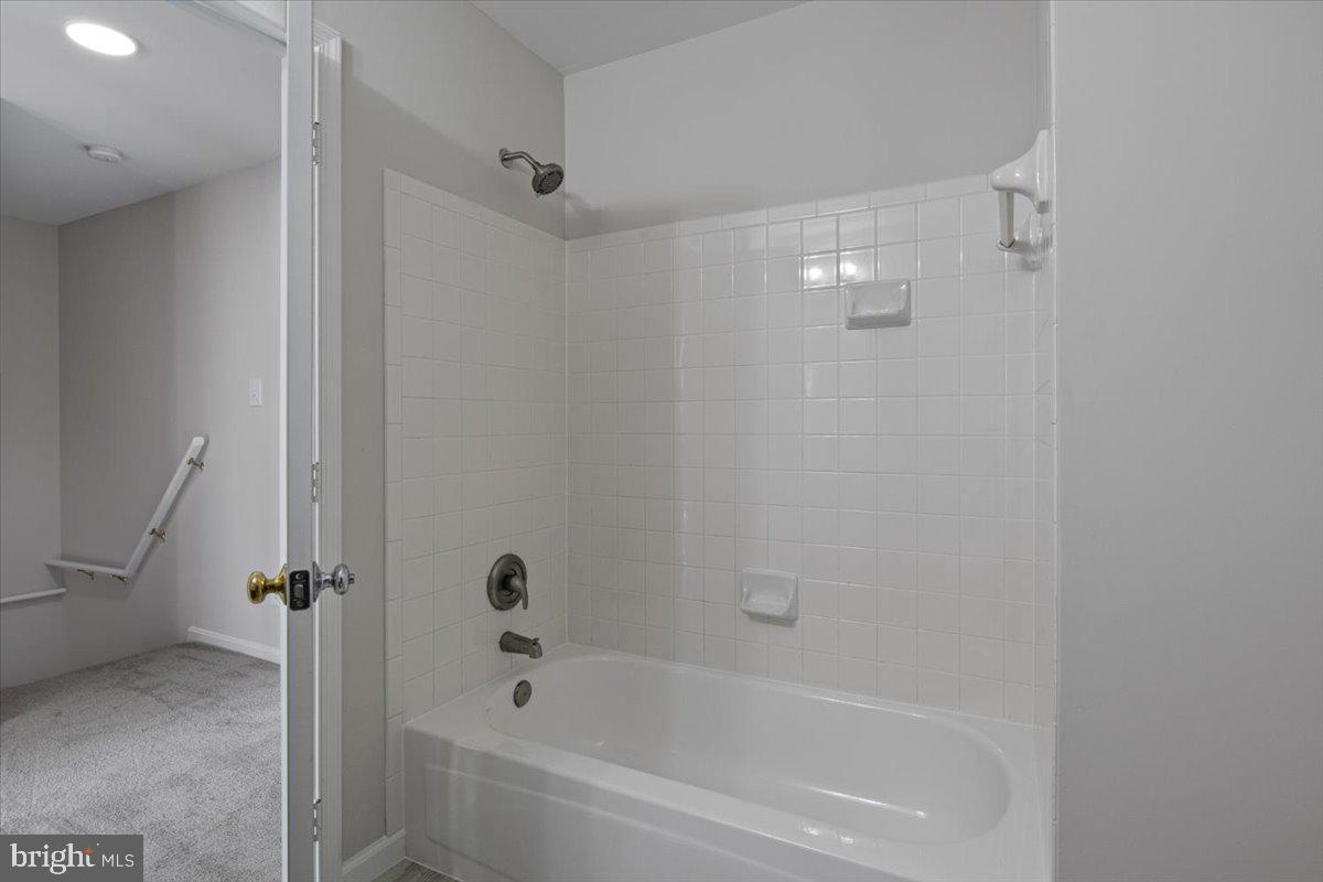 CENTREVILLE GREEN - Residential