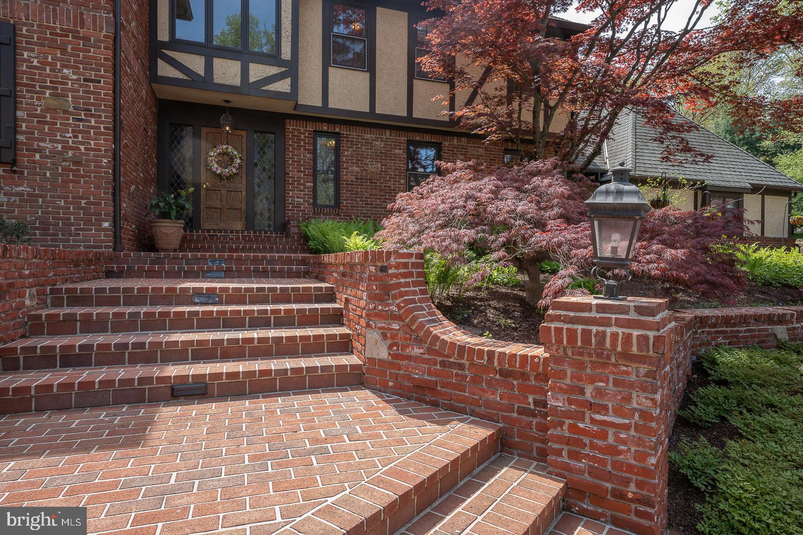 RADNOR HUNT - Residential