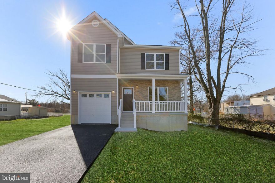 GORGEOUS BRAND NEW CONSTRUCTION WITH GARAGE PARKING.  COMPLETION DATE OCTOBER 1 OR SOONER.  NOW AVAILABLE FOR TOURS. AWESOME COMMUNITY WITH INCREDIBLE WATER VIEWS. OVER 2,000+ SQUARE FEET. TONS OF NATURAL LIGHT. GLEAMING HARDWOODS CASCADE THROUGHOUT. ENJOY CUSTOM CABINETRY, IMPORTED TILE, UPGRADED TRIM AND PAINT PACKAGE, GORGEOUS COUNTERTOPS, SS APPLIANCES IN DESIGNER CHEF'S KITCHEN. OVERSIZED FAMILY ROOM WITH GIGANTIC DINING SPACE. HIGH CEILINGS. SPACIOUS 4 BEDROOMS WITH 2.5 BATHROOMS. LARGE FLAT YARD - GREAT FOR ENTERTAINING. CLOSE PROXIMITY TO LOCAL DINING, RETAIL SHOPPING, AND MAJOR HIGHWAYS. BUILDER SAMPLE PHOTOS. SCHEDULE A PRIVATE TOUR TODAY.