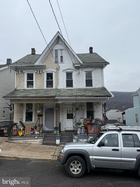 Townhouse For Sale - 513 W Mulberry Street<br/> SHAMOKIN, PA 17872