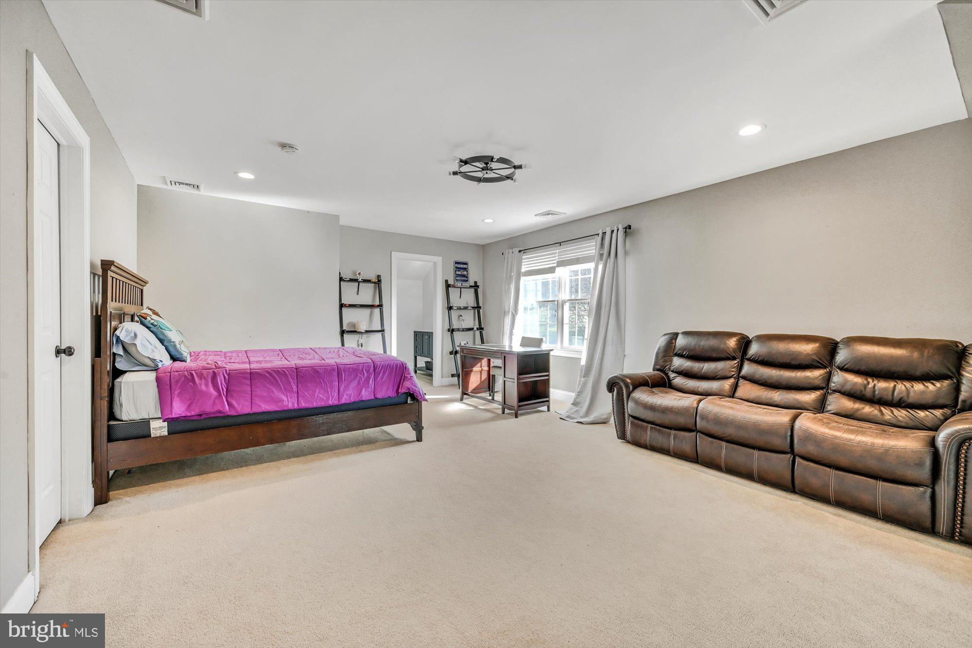 HILLHURST - Residential