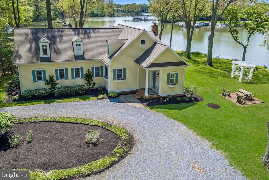 You won't want to leave the panoramic haven! Private picturesque views & access to the glistening Wye River. Westerly sunsets fully appreciated with 180 degree plus exposure. Inside discover the custom design, extraordinary soaring 12ft. ceilings,handsomely finished built-ins, architectural moldings,generous spaces, wonderful 2 story barn/ workshop/ garage, & charm that's difficult to articulate!