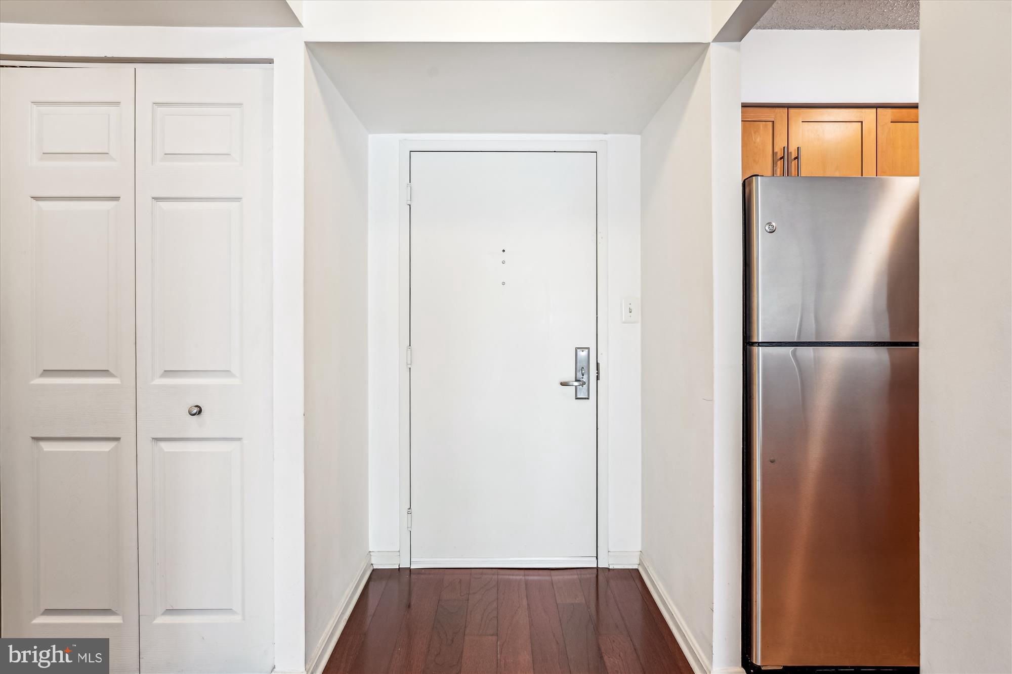 10101 GROSVENOR PLACE 407