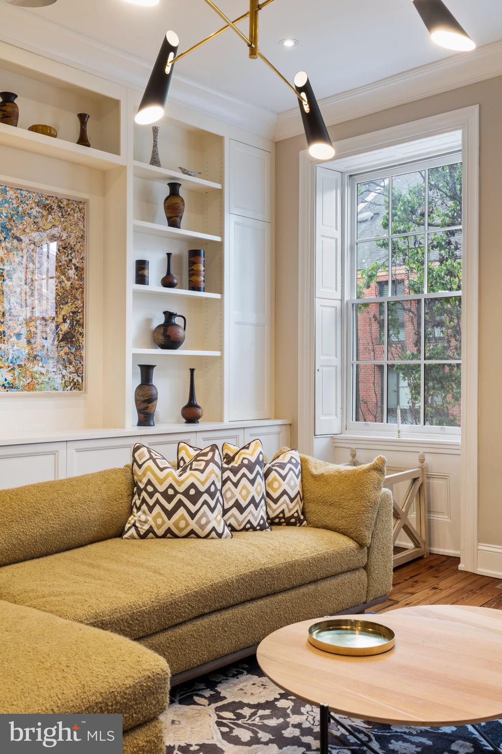 SOCIETY HILL - Residential