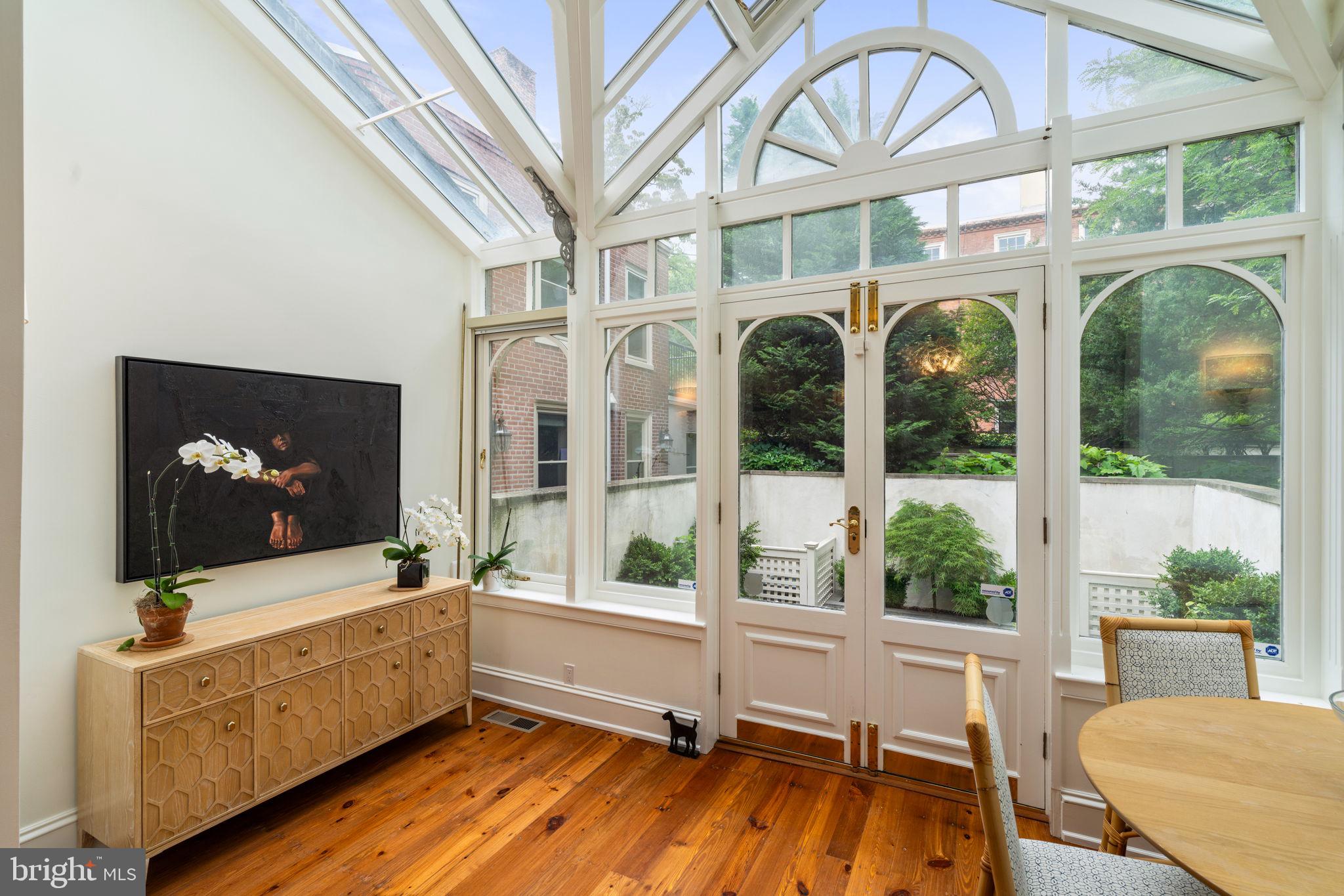 SOCIETY HILL - Residential