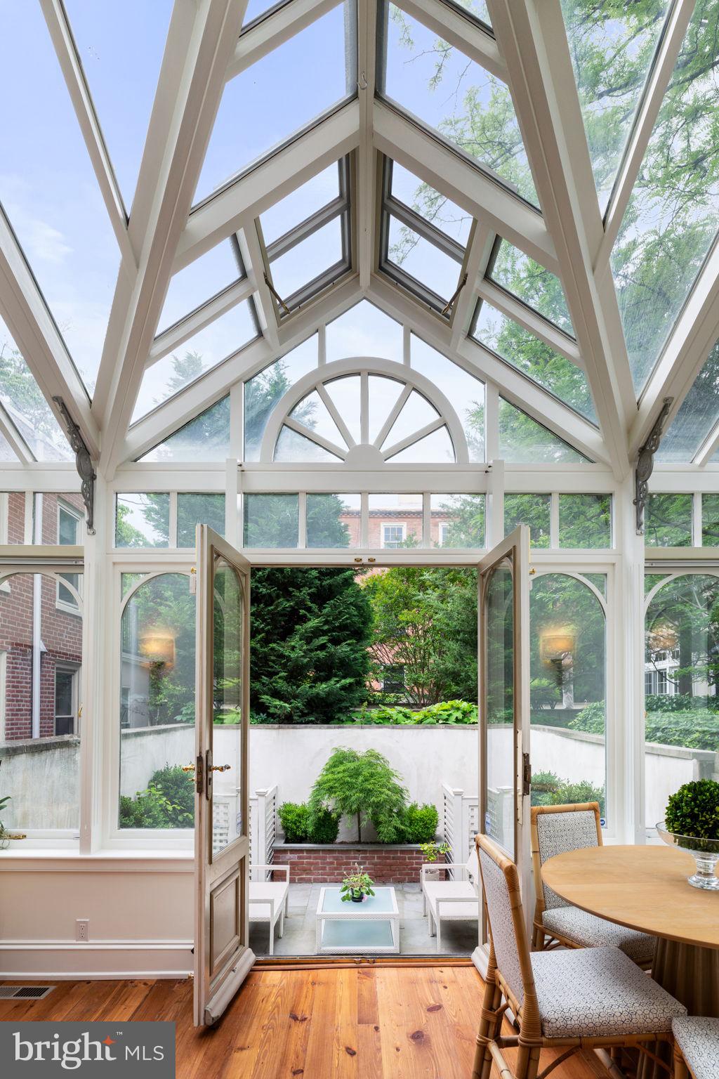 SOCIETY HILL - Residential