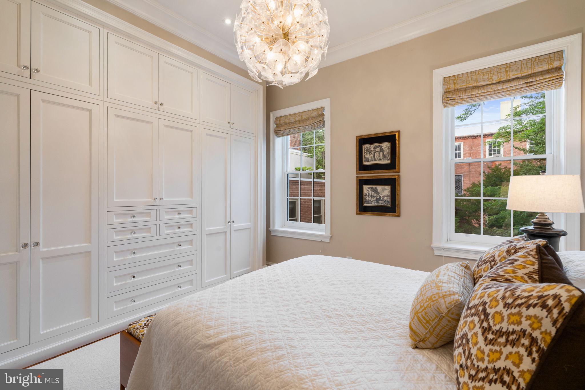 SOCIETY HILL - Residential