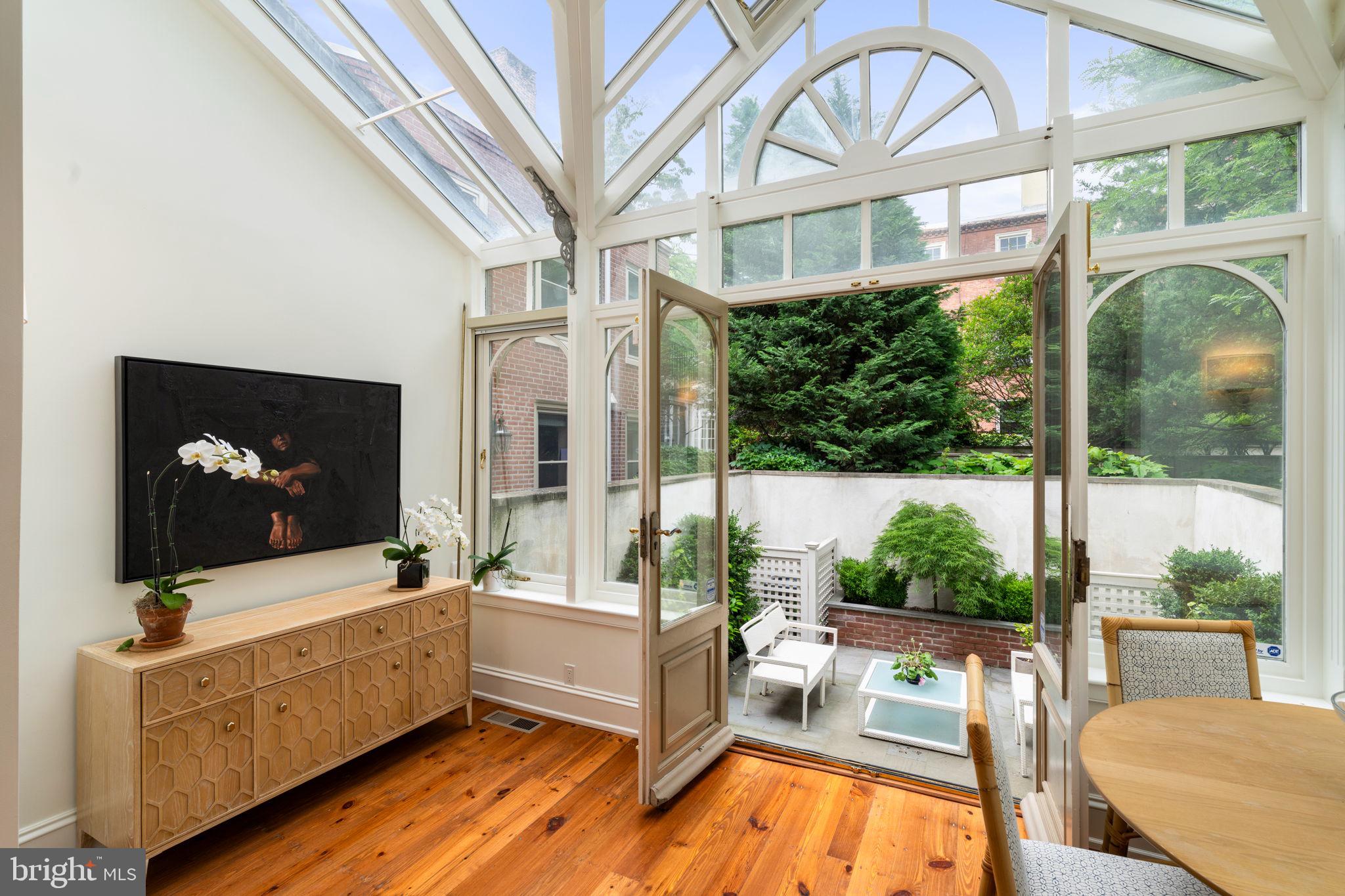 SOCIETY HILL - Residential