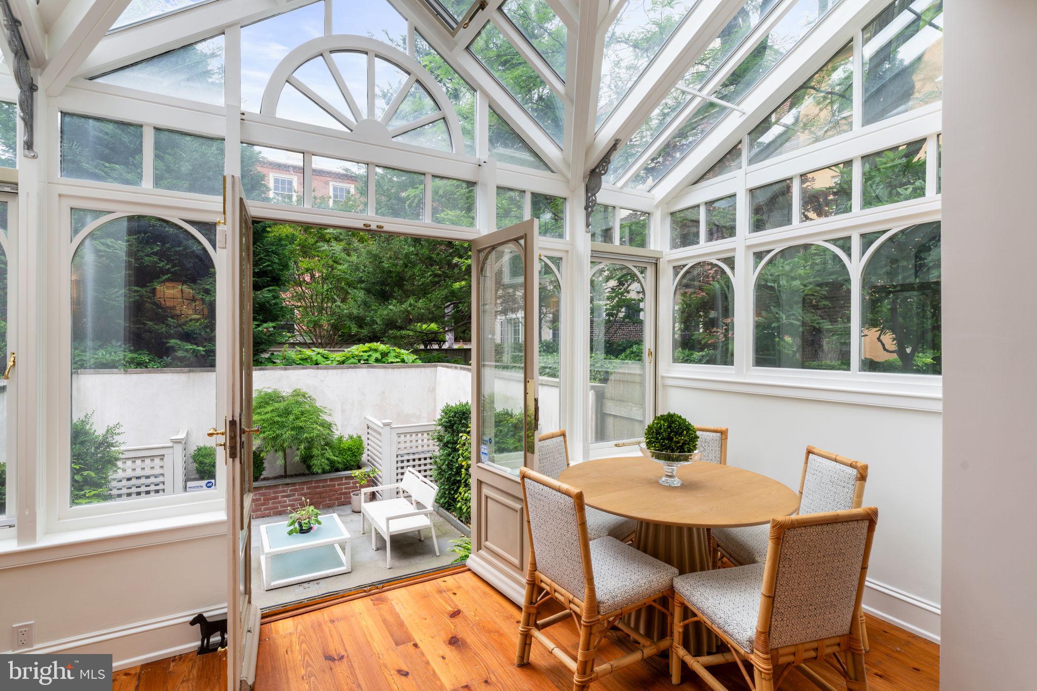 SOCIETY HILL - Residential