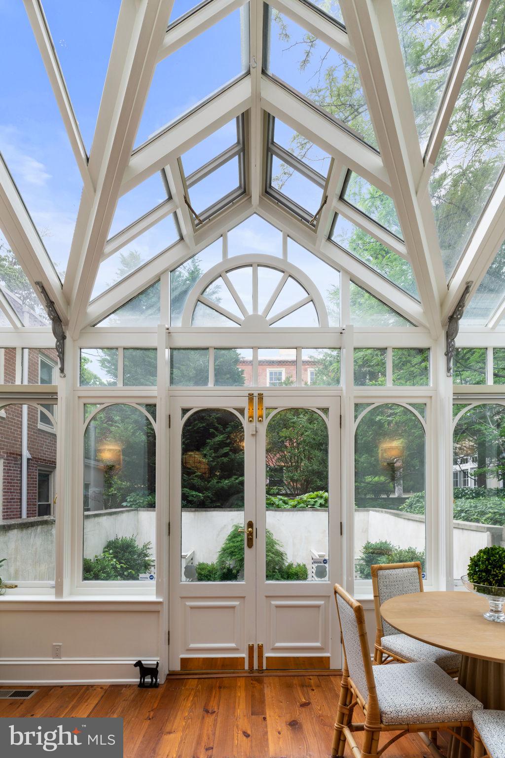 SOCIETY HILL - Residential