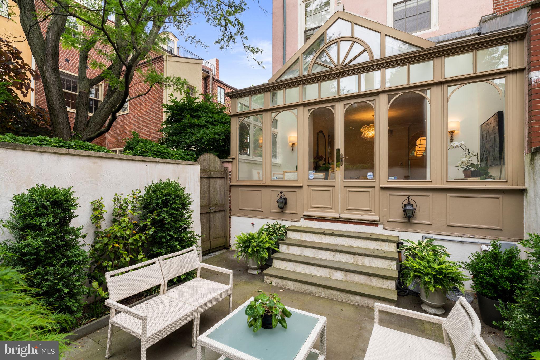 SOCIETY HILL - Residential