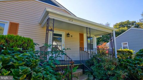 Photo of 1213 Clagett Drive, ROCKVILLE, MD 20851 (MLS # MDMC2202926)