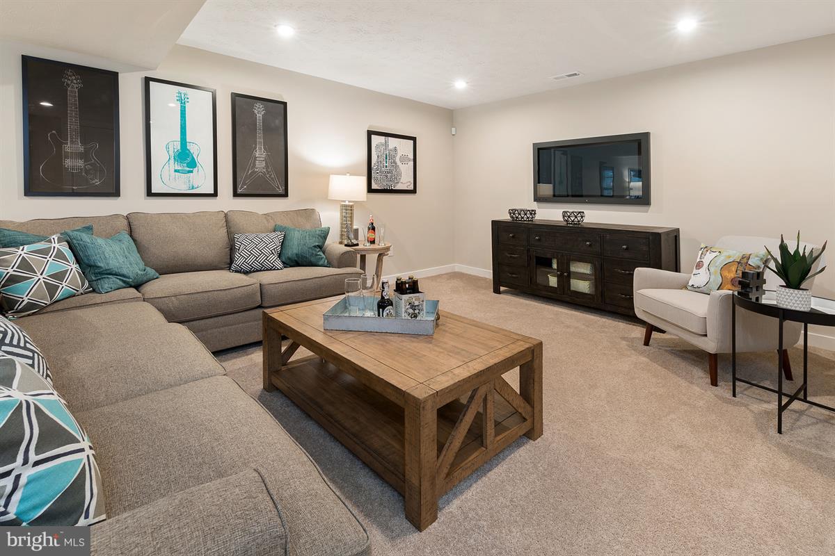 FOX CHAPEL CROSSING - Residential