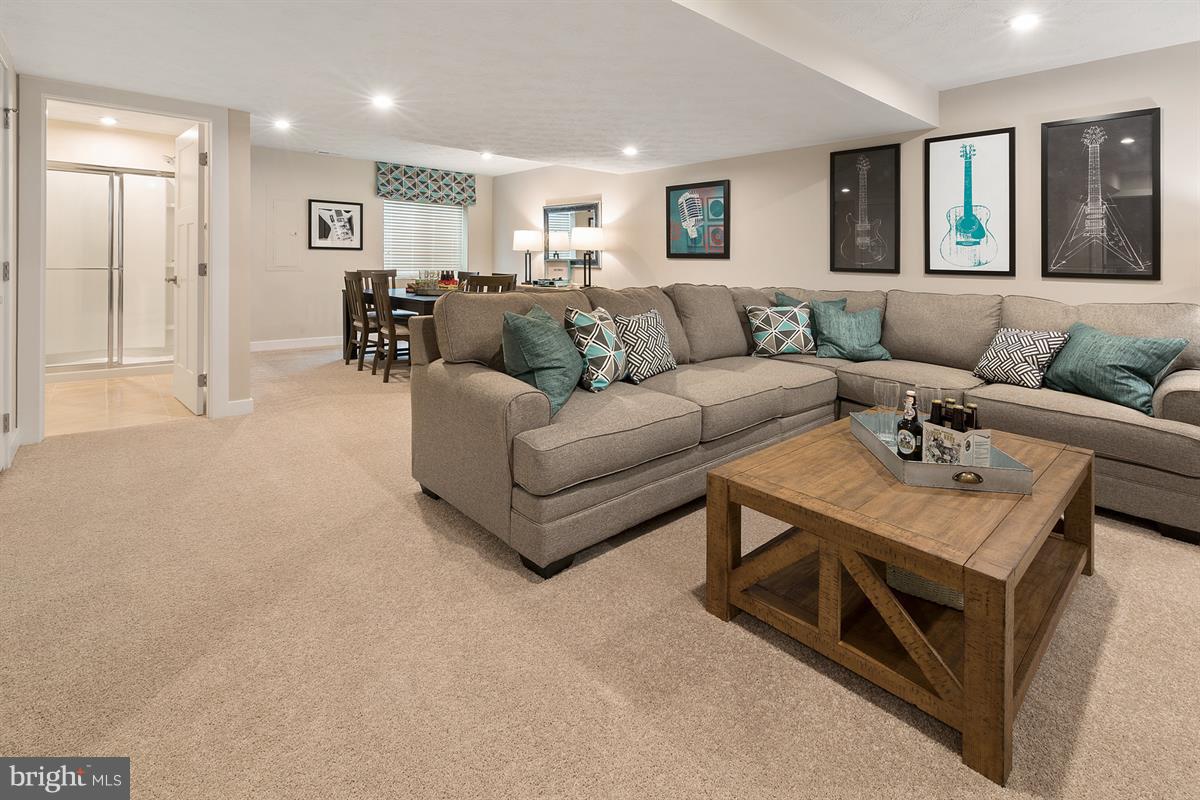 FOX CHAPEL CROSSING - Residential