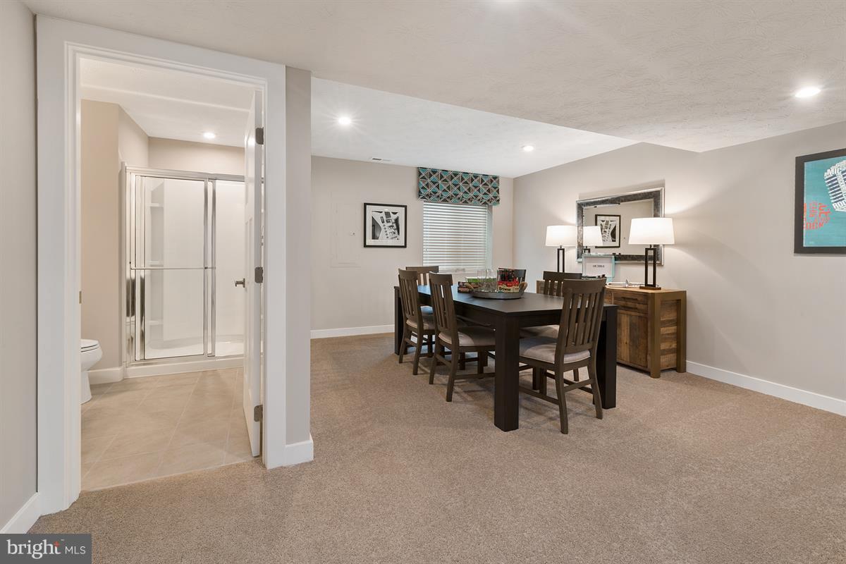 FOX CHAPEL CROSSING - Residential