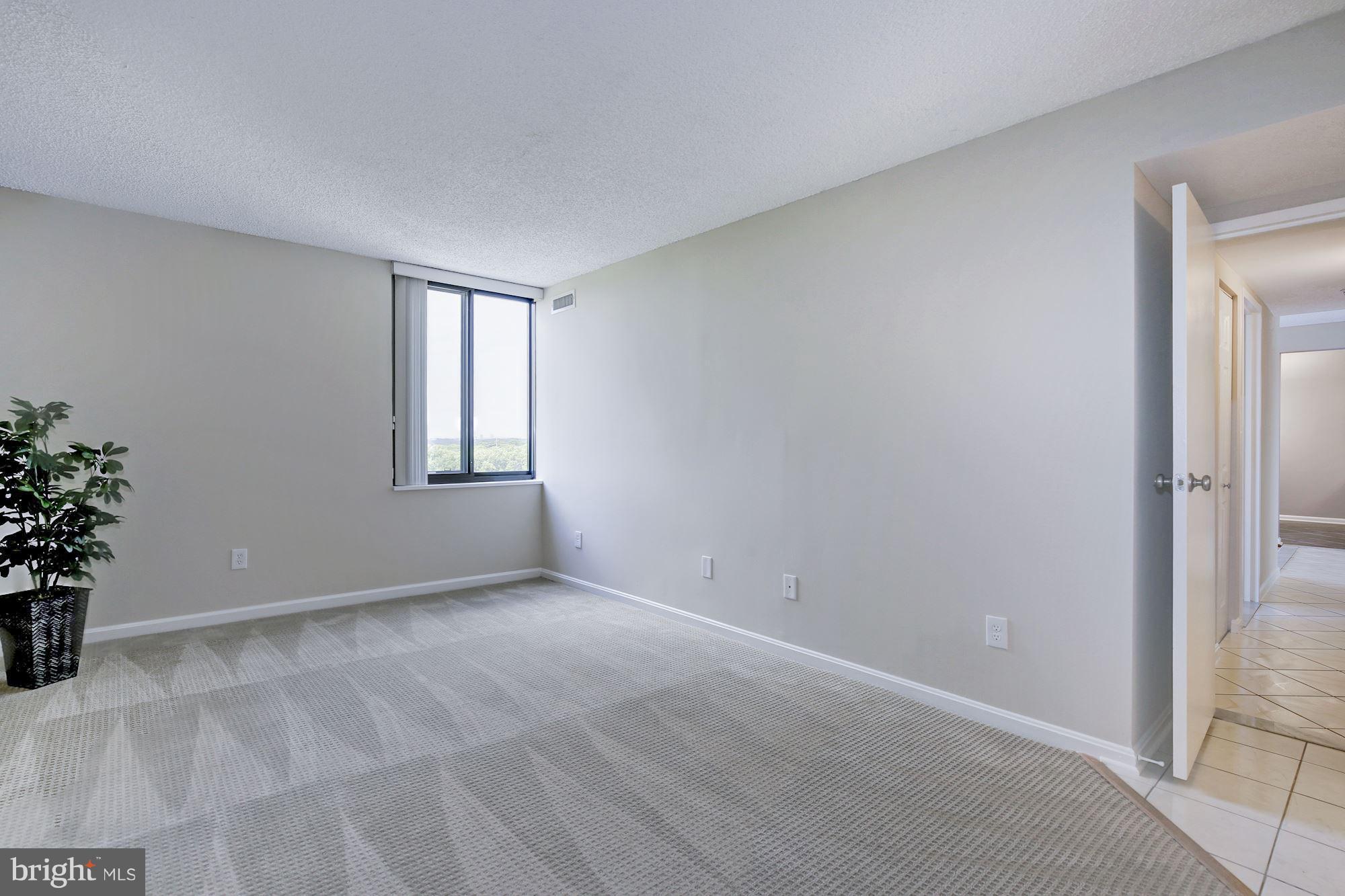 CHELSEA TOWERS - Residential Lease