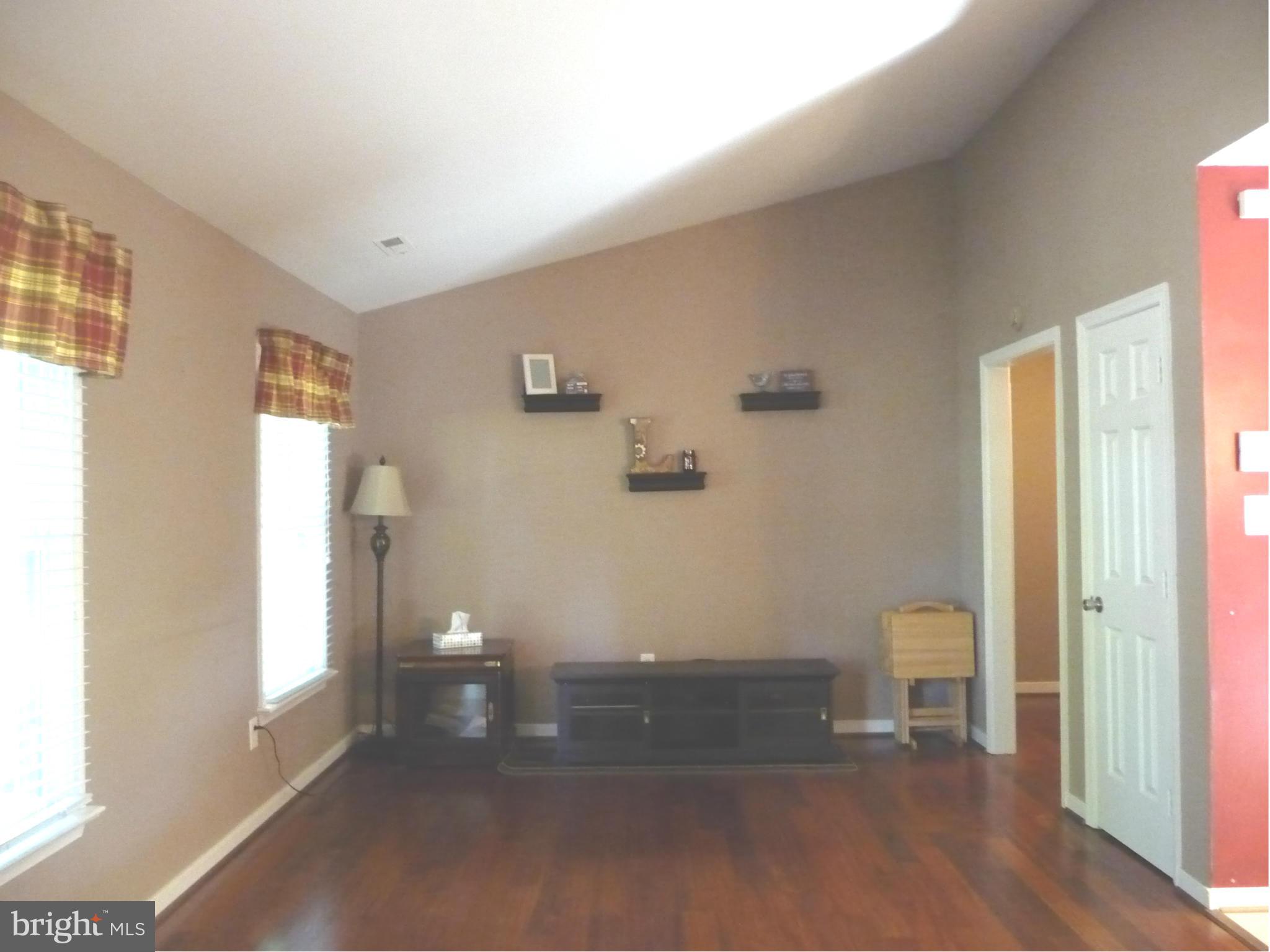 LAKE LAND - Residential Lease