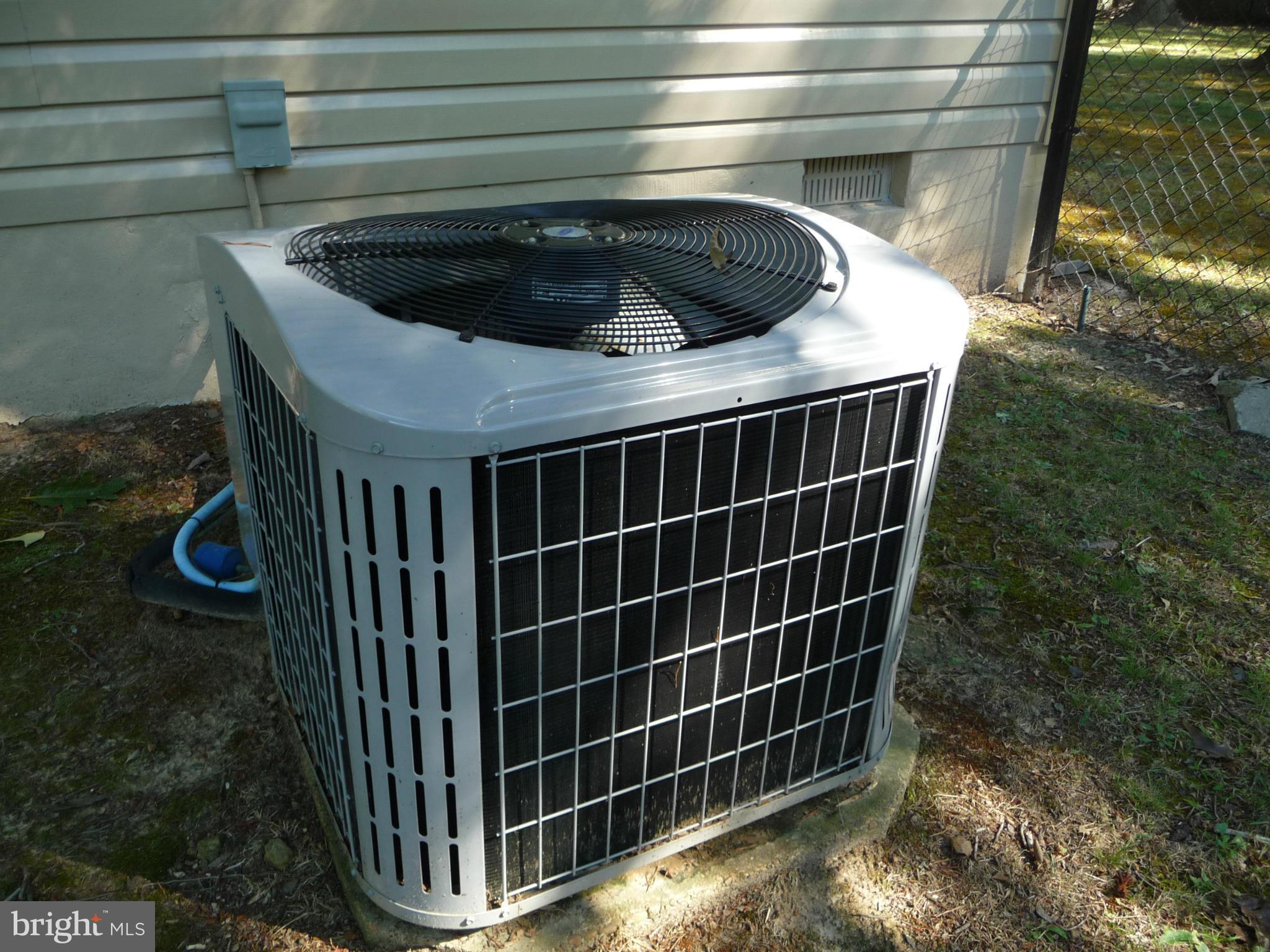 LAKE LAND - Residential Lease