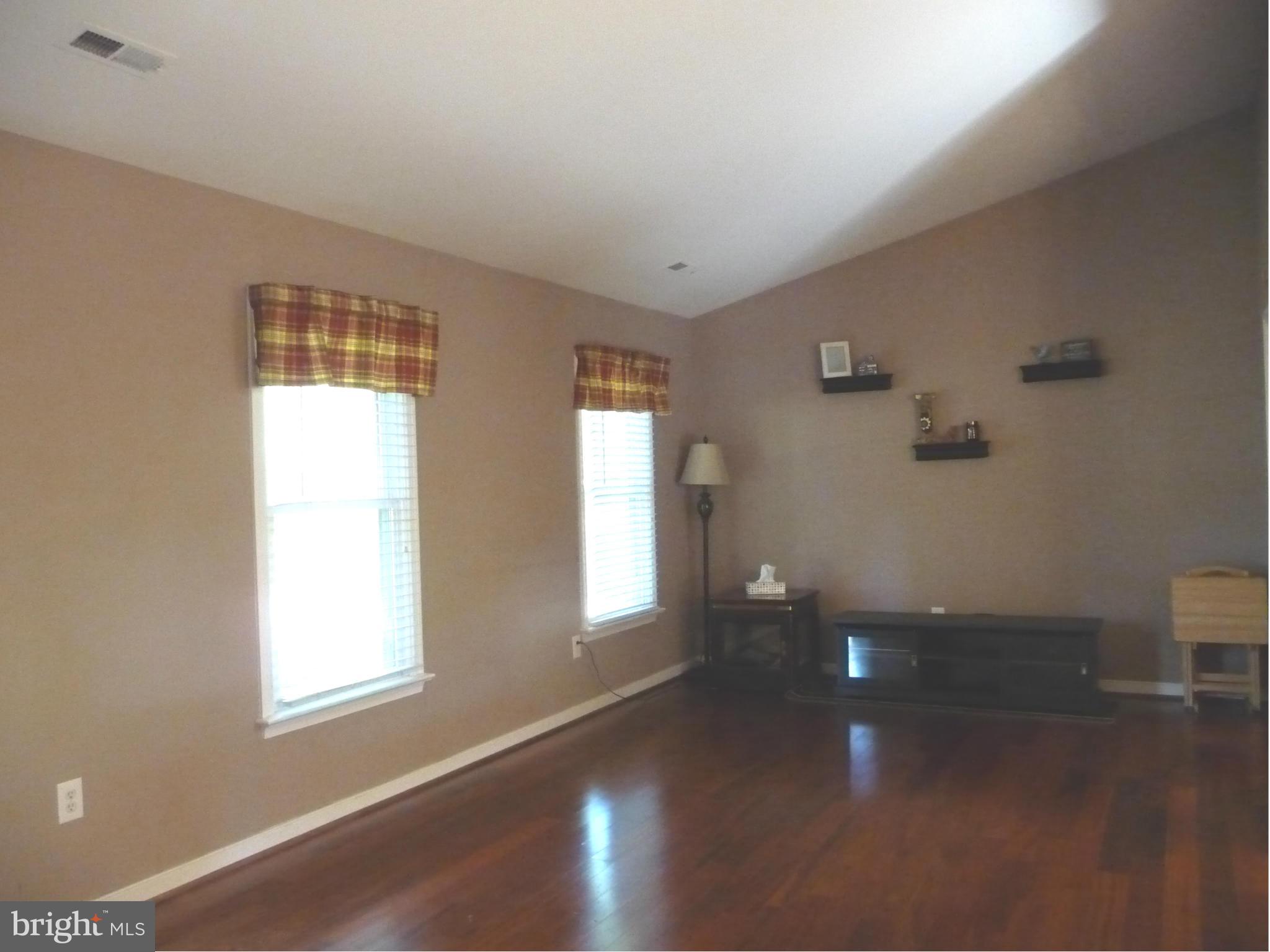 LAKE LAND - Residential Lease