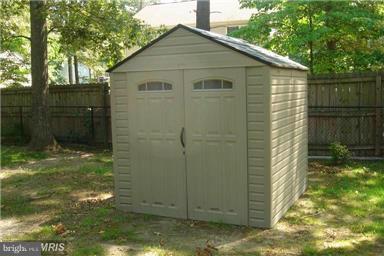 LAKE LAND - Residential Lease