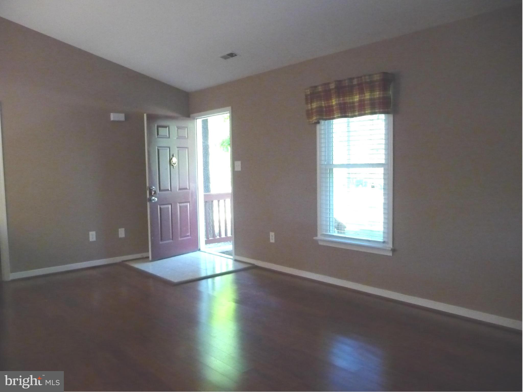 LAKE LAND - Residential Lease