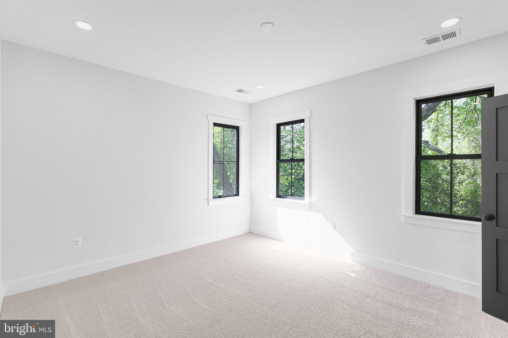 SOUTHAMPTON - Residential