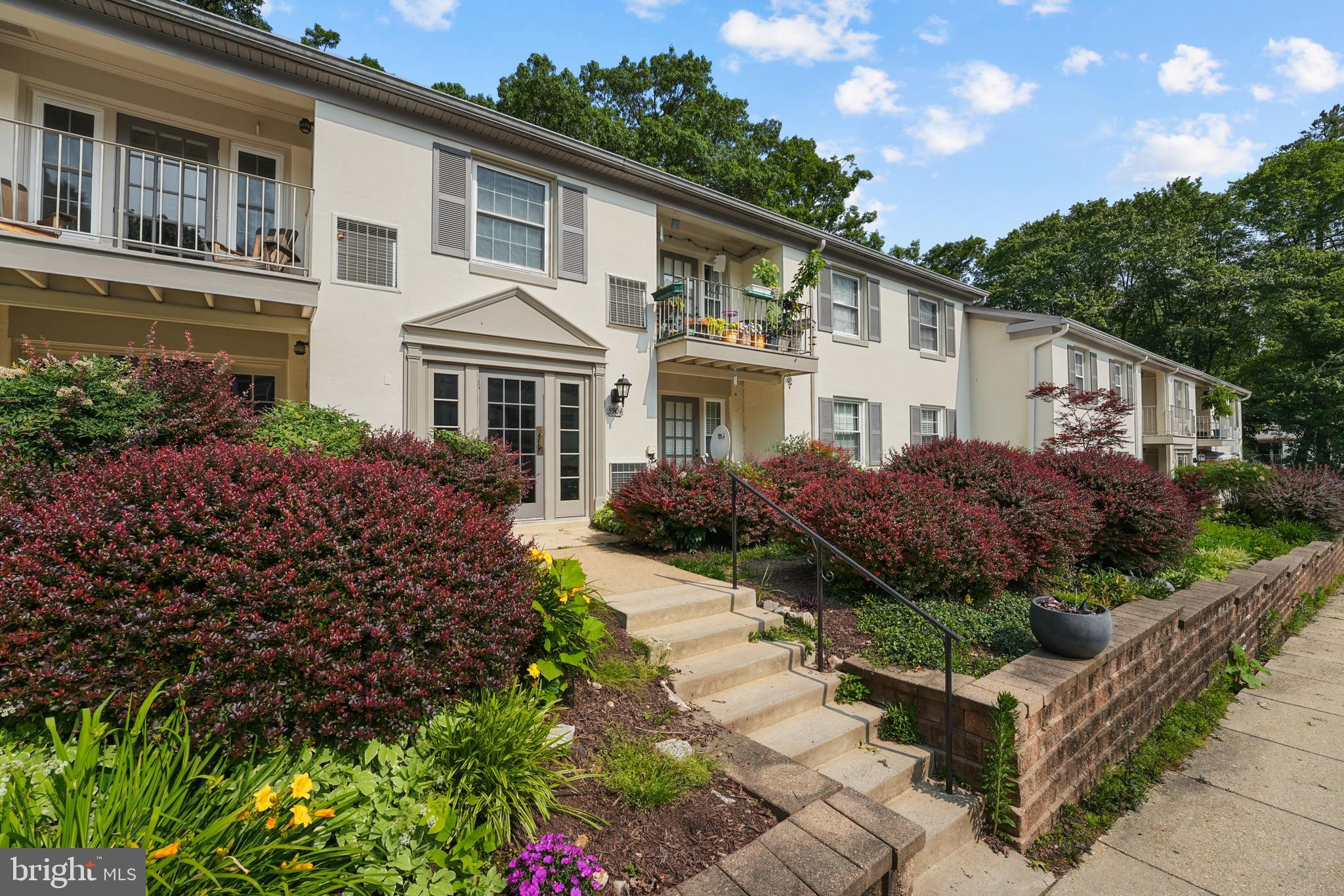 5904 KINGSFORD ROAD E 418