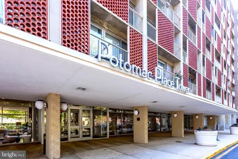 800 4th St SW Unit N317, Washington, DC 20024 - MLS#: DCDC2187714
