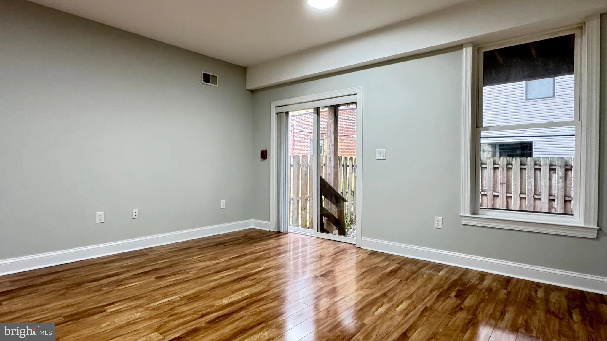 Philadelphia, Pennsylvania 19122, United States, 3 Bedrooms Bedrooms, ,3 BathroomsBathrooms,Residential,Active,231569