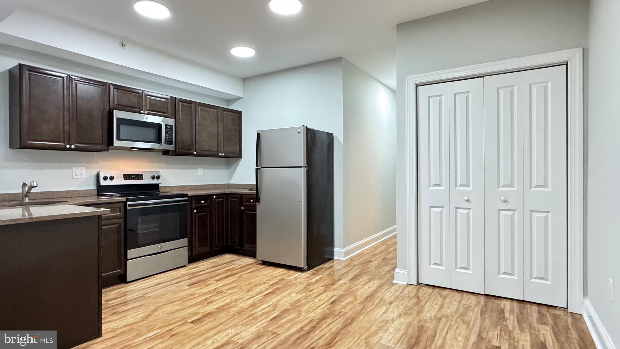 OLDE KENSINGTON - Residential Lease